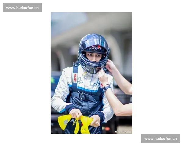 韩东君极速追风征战赛道展现巅峰实力点燃全场激情澎湃瞬间盛